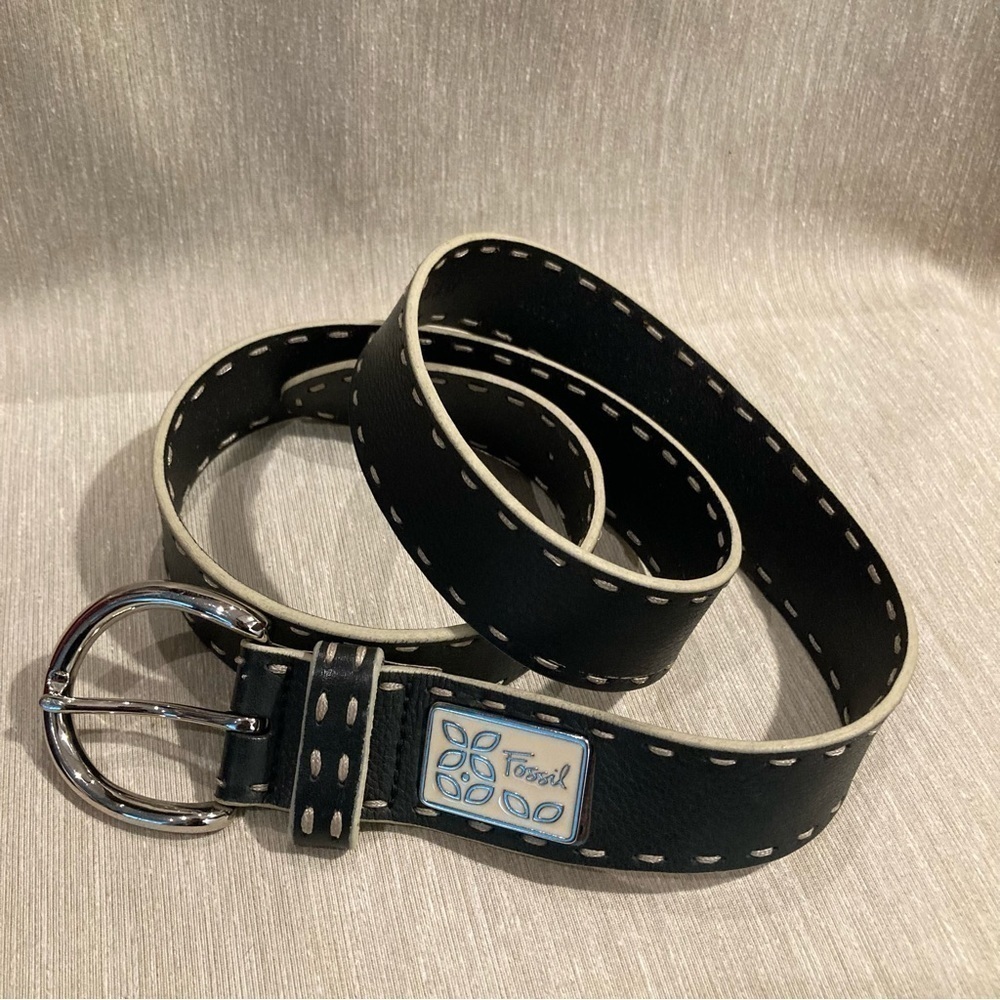 FOSSIL Leather White Stitching Classic Vintage Look and Feel Belt